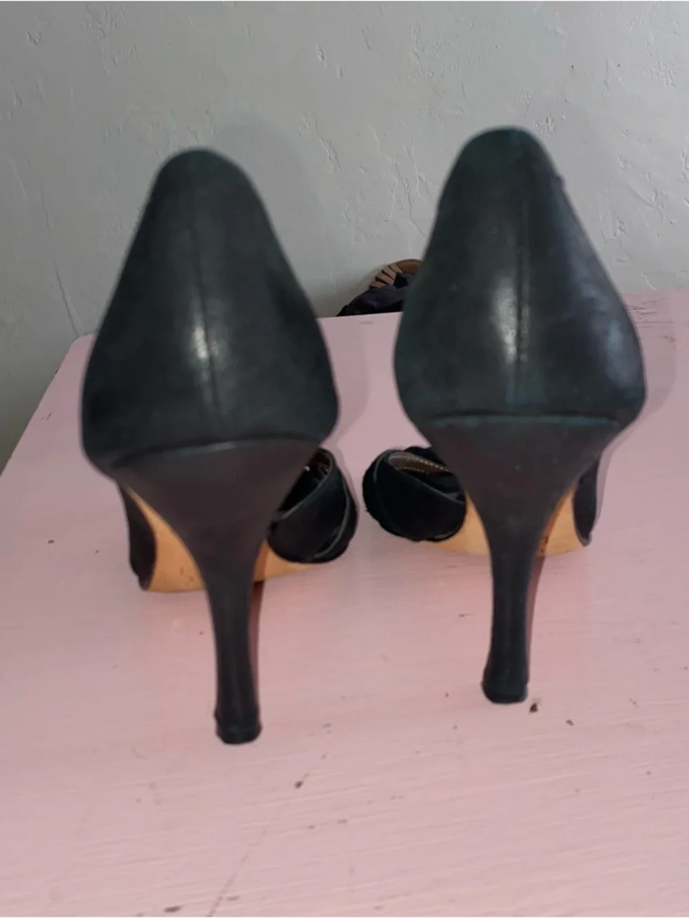 BCBGMAXAZRIA Leather Black Strappy Heeled Heels 38 7.5 D'Orsay peep-toe style
